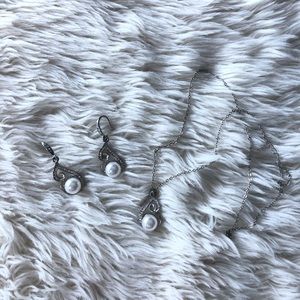 Silver pearl earring and necklace set